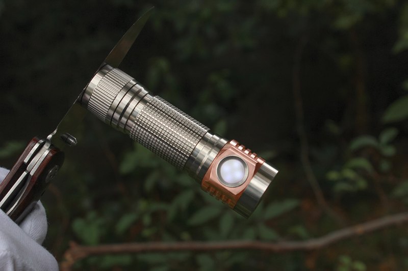 3000 流明 ● NOCTIGON EMISAR D4V2 TI 鈦 電筒 ● 4* Nichia 219C 3000 流明 ● NOCTIGON EMISAR D4V2 TI 鈦 電筒 ● 4* Nichia 219C
