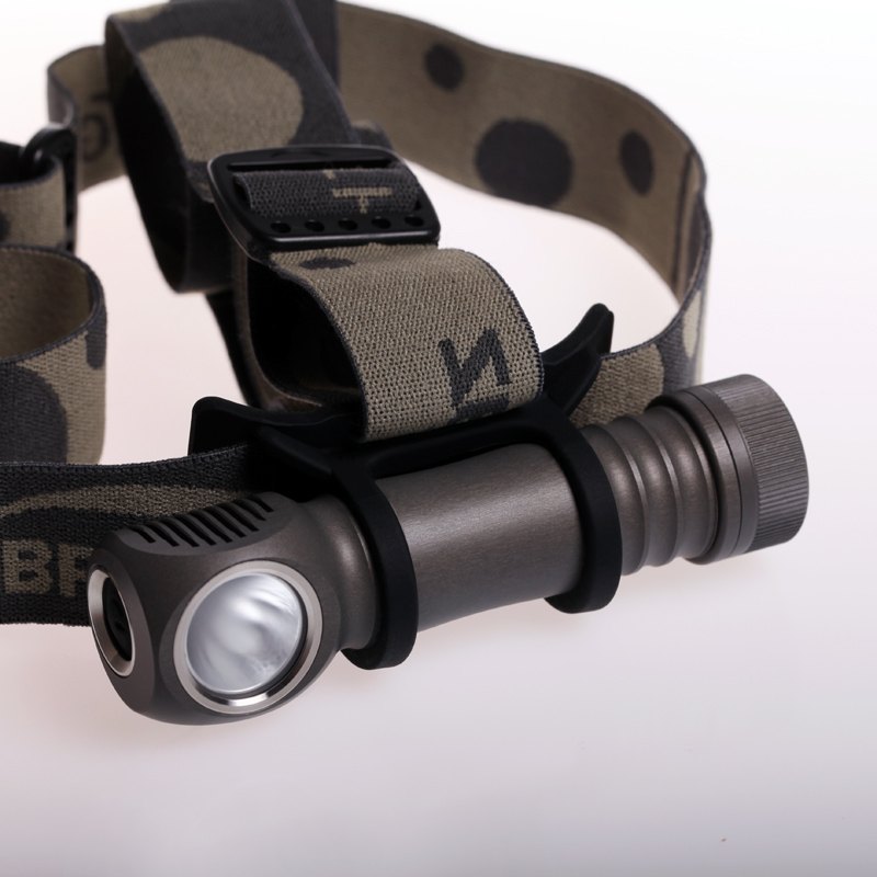 1261 流明 ● ZebraLight H600F Mk III 泛光 頭燈 ● 90° ● 5700K 1261 流明 ● ZebraLight H600F Mk III 泛光 頭燈 ● 90° ● 5700K