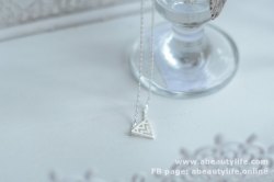Handmade in Korea - Wave Triangle Necklace  (NL-VN-315013)