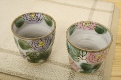日本製美濃燒 華麗玫瑰圖案 陶瓷茶杯約8cm 可選紫色或粉紅色 手工制作 限量發售 可放入微波爐及洗碗機