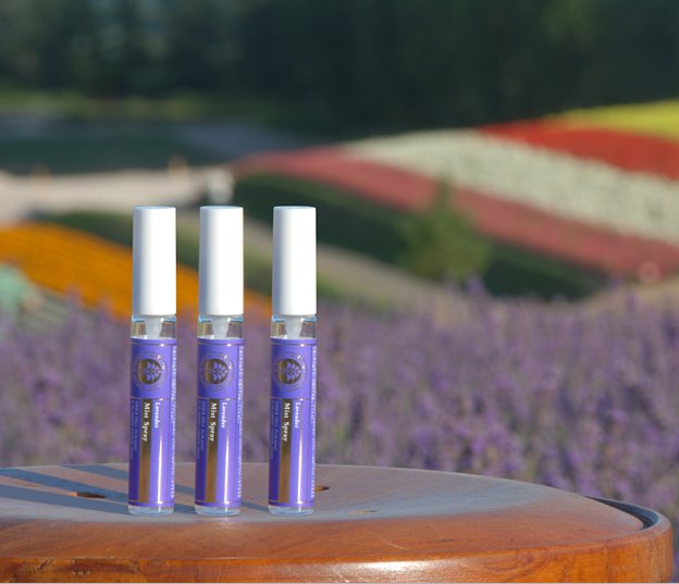 日本北海道富良野限定 薰衣草精油噴霧8ml×3瓶 日本北海道富良野限定 薰衣草精油噴霧8ml×3瓶
