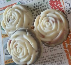 (Nos.49) 玫瑰花皂-保湿滋润 美白 (优惠价$120/3pcs)。