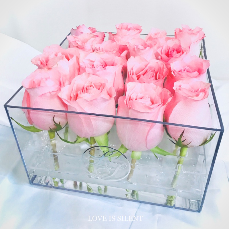 PINK SAPPHIRE  - MODERN CRYSTAL BOX  ( 16 Fresh Roses )