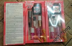 Benefit Limited Edition Frisky Six Make Up Kit 全新限量版美裝超值禮盒一套 6 件