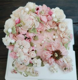 韓式唧花蛋糕。牡丹玫瑰花籃 生日蛋糕（ 中型）