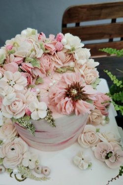 韓式唧花蛋糕。牡丹玫瑰花籃 生日蛋糕（ 中型）