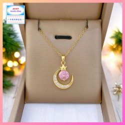 閃亮精緻滿鑽月亮粉色水晶吊咀連頸鏈  *頸鏈可自由更換*《附送精美*紐扣絨布袋*一個 ※ 送完即止 ※》(型號：JS-N-243)【長期優惠 9折※一次過購買兩件 85折, 一次過購買三件或以上一律8折※包順豐運費】