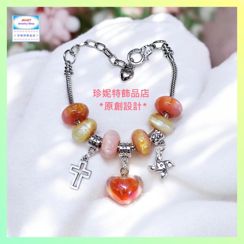 【原創設計】別緻亮麗大孔珠心心吊飾手鏈《附送精美*紐扣絨布袋*一個 ※ 送完即止 ※》(型號：JS-HDB-98)【 ※長期優惠 9折, 第二件 85折, 第三件開始一律8折※ 《包順豐運費》】