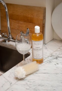 The Laundress – Glass and Crystal Cleaning Brush 玻璃瓶專用清潔刷