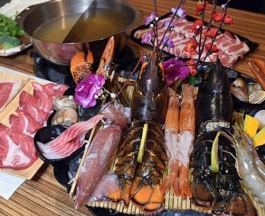 龍蝦海鮮火鍋料理 （6-8位用)