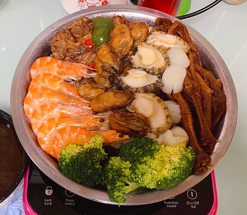 海鮮雞煲盆菜 (供8-10位享用)